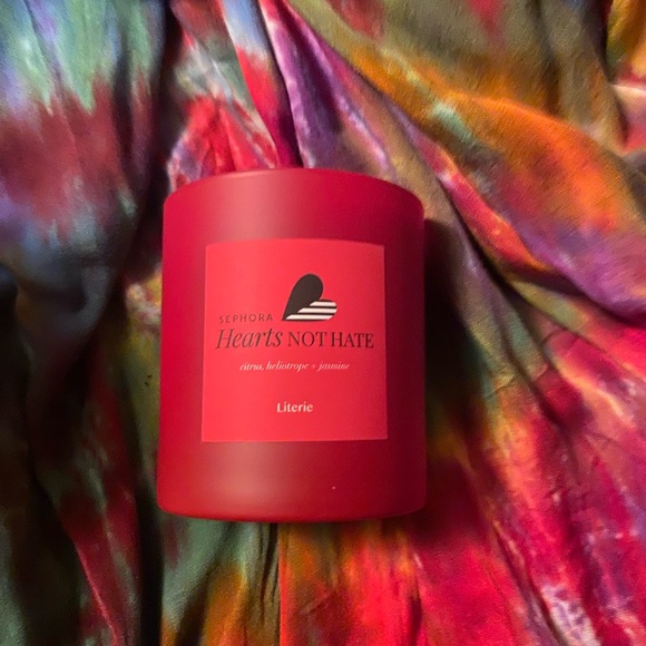 Sephora x Literie 9 oz Hearts Not Hate Candle - Picture 9 of 9